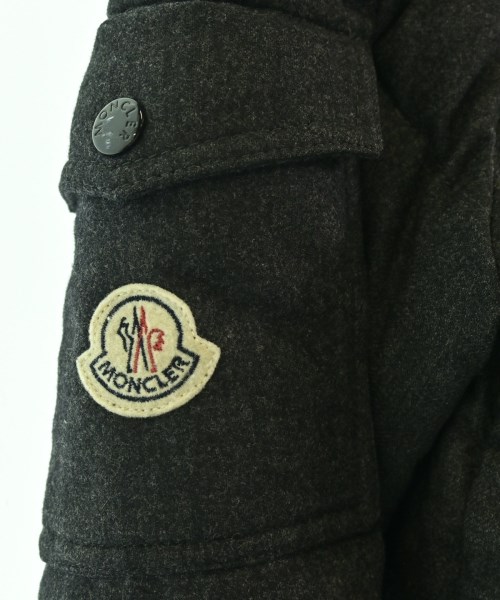 MONCLER（モンクレール）ダウンジャケット/ダウンベスト グレー サイズ:1(S位) メンズ/2200623120026