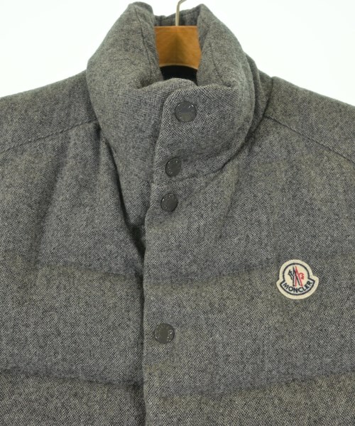 MONCLER（モンクレール）ダウンジャケット/ダウンベスト グレー サイズ:1(S位) メンズ/2200611648105