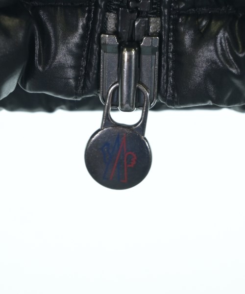MONCLER（モンクレール）ダウンジャケット/ダウンベスト 黒 サイズ:4(XL位) メンズ/2200614381078