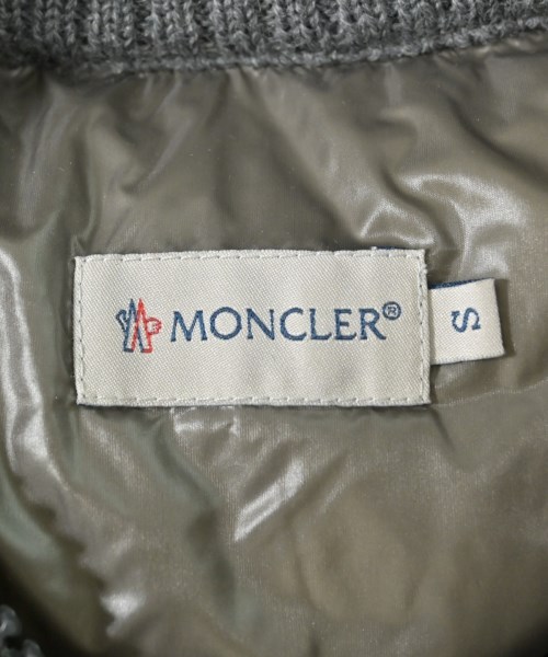 MONCLER（モンクレール）ダウンジャケット/ダウンベスト グレー サイズ:S メンズ/2200607006018