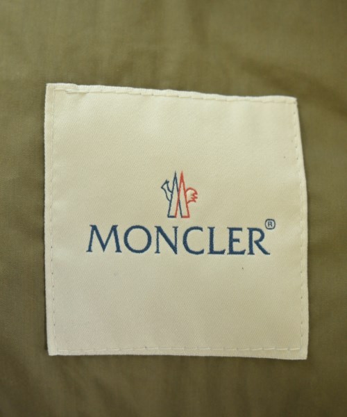 MONCLER（モンクレール）ダウンジャケット/ダウンベスト カーキ サイズ:2(M位) メンズ/2200663371075