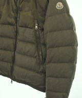 MONCLER（モンクレール）ダウンジャケット/ダウンベスト カーキ サイズ:1(S位) メンズ/2200693776017