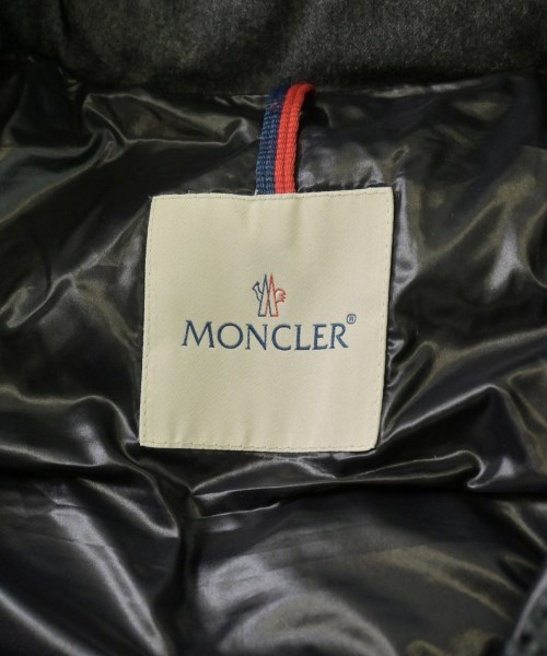 MONCLER（モンクレール）ダウンジャケット/ダウンベスト グレー サイズ:4(XL位) メンズ/2200718993078
