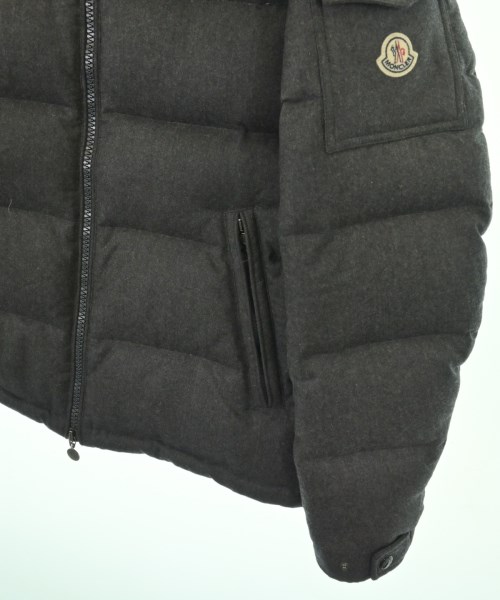 MONCLER（モンクレール）ダウンジャケット/ダウンベスト グレー サイズ:4(XL位) メンズ/2200718993078