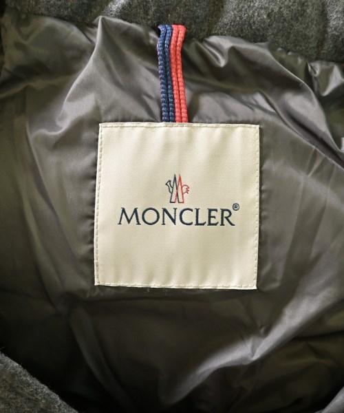 MONCLER（モンクレール）ダウンジャケット/ダウンベスト グレー サイズ:1(S位) メンズ/2200730796039