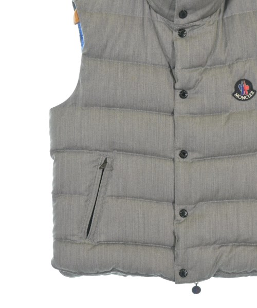 MONCLER（モンクレール）ダウンジャケット/ダウンベスト グレー サイズ:1(S位) メンズ/2200721040066