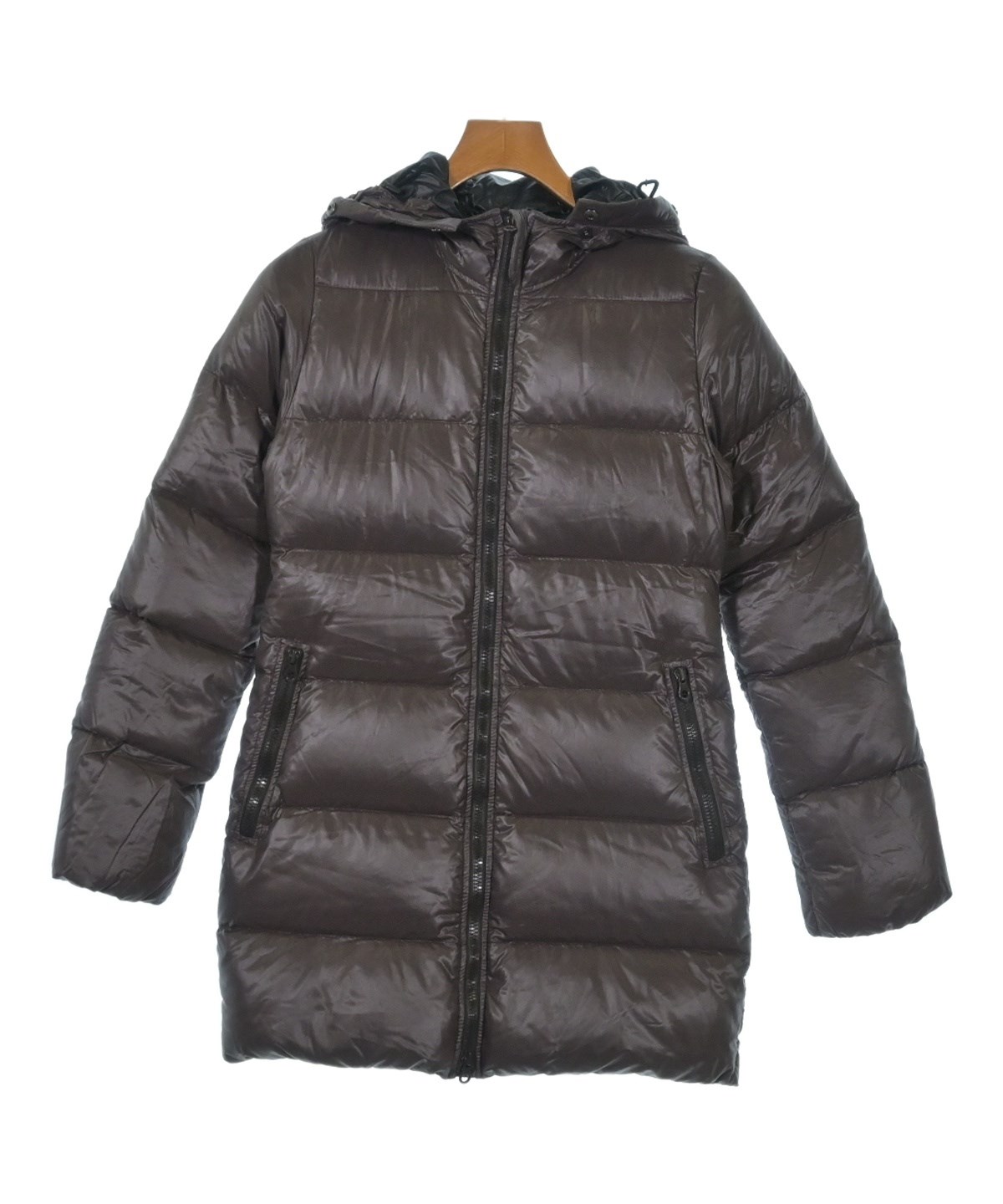 ❤️美品❤️デュベティカ　ダウンベスト　TEIA 38サイズ ❤️美品❤️デュベティカ ダウンベスト TEIA 38サイズ 【公式通販】