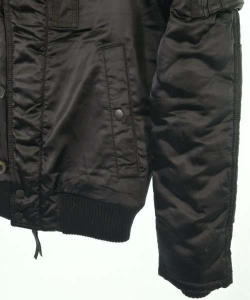 AKM（エーケーエム）ダウンジャケット/ダウンベスト 黒 サイズ:S メンズ/2200611015013