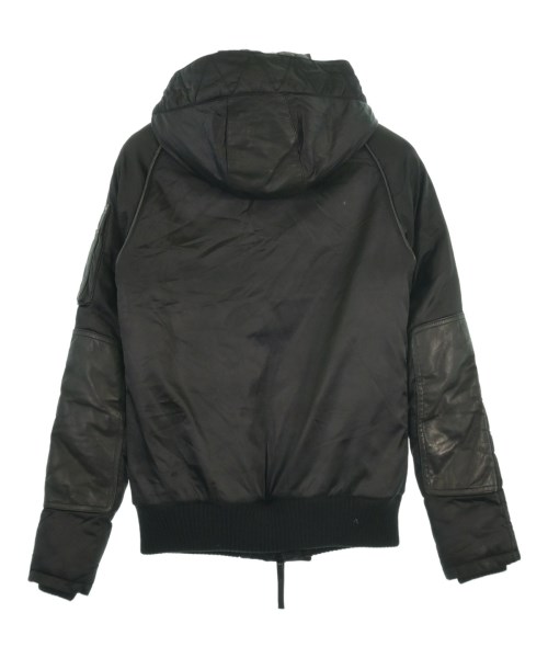 AKM（エーケーエム）ダウンジャケット/ダウンベスト 黒 サイズ:S メンズ/2200611015020