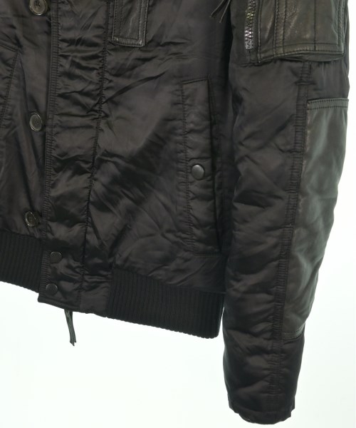 AKM（エーケーエム）ダウンジャケット/ダウンベスト 黒 サイズ:S メンズ/2200611015020