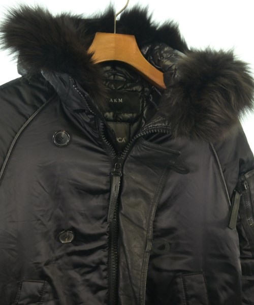 AKM（エーケーエム）ダウンジャケット/ダウンベスト 黒 サイズ:S メンズ/2200611573018