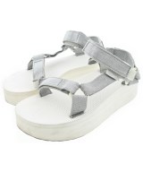 Teva サンダル