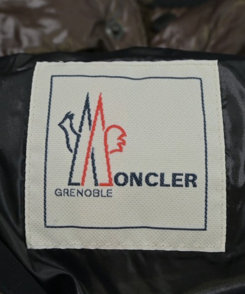 MONCLER GRENOBLE（モンクレールグルノーブル）ダウンジャケット/ダウンベスト グレー サイズ:M メンズ/2200619901028