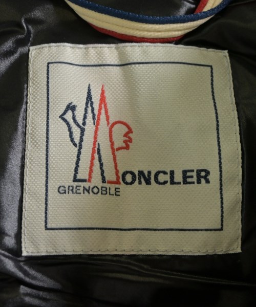 MONCLER GRENOBLE（モンクレールグルノーブル）カジュアルシャツ 赤 サイズ:0(XS位) メンズ/2200606114271