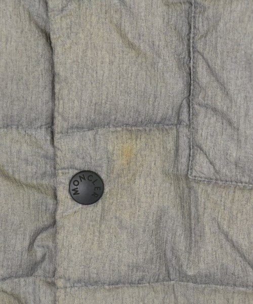 MONCLER GRENOBLE（モンクレールグルノーブル）ダウンジャケット/ダウンベスト グレー サイズ:4(XL位) メンズ/2200663371044