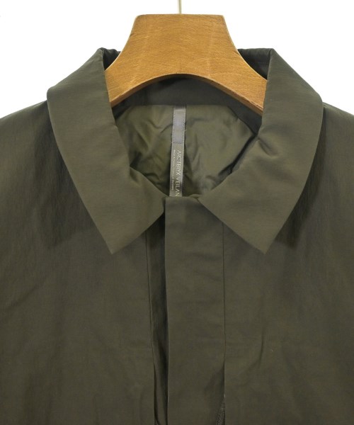 ARC'TERYX VEILANCE（アークテリクス　ヴェイランス）ダウンジャケット/ダウンベスト カーキ サイズ:L メンズ/2200621183016