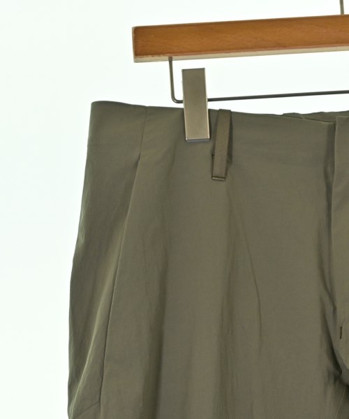 ARC'TERYX VEILANCE（アークテリクス　ヴェイランス）その他 カーキ サイズ:34(XL位) メンズ/2200650684027