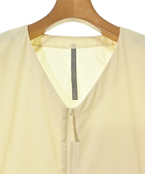 ARC'TERYX VEILANCE（アークテリクス　ヴェイランス）ダウンジャケット/ダウンベスト 白 サイズ:L メンズ/2200669095081