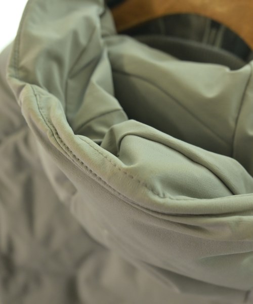 DESCENTE（デサント）ダウンジャケット/ダウンベスト グレー サイズ:S メンズ/2200609980323