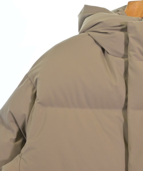 DESCENTE（デサント）ダウンジャケット/ダウンベスト ベージュ サイズ:M メンズ/2200658093012