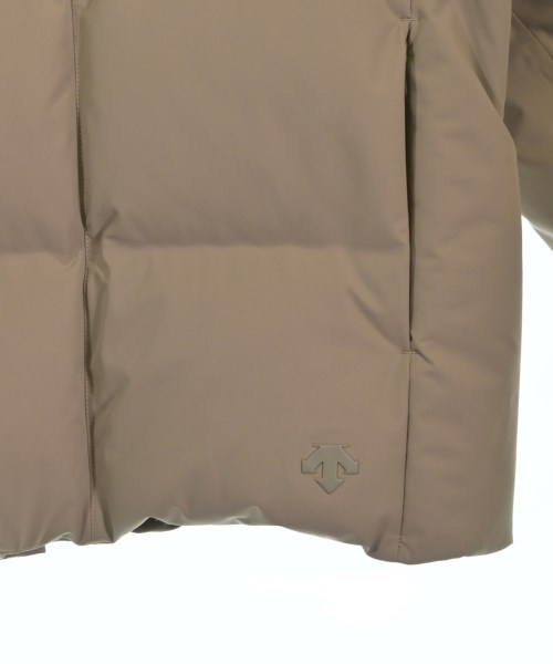 DESCENTE（デサント）ダウンジャケット/ダウンベスト ベージュ サイズ:M メンズ/2200658093012