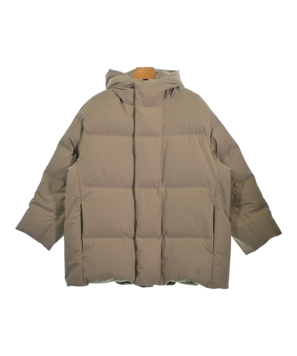 DESCENTE（デサント）ダウンジャケット/ダウンベスト ベージュ サイズ