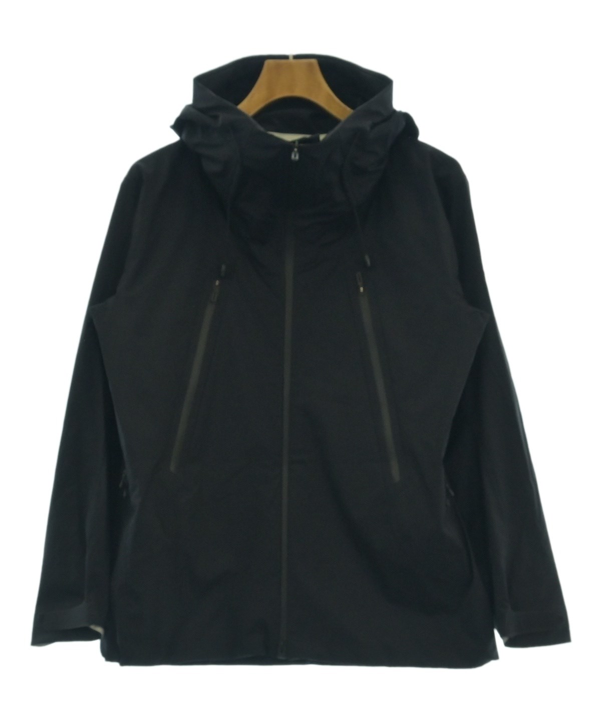 DESCENTE ブラック マウンテンパーカー DESCENTE（デサント）マウンテンパーカー 黒 サイズ:M メンズ