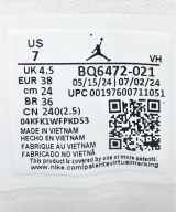 NIKE（ナイキ）スニーカー ベージュ サイズ:24cm レディース/2200637085045