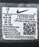 NIKE（ナイキ）スニーカー 黒 サイズ:24cm レディース/2200606849548