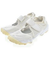 NIKE スニーカー