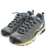 UNDEFEATED スニーカー