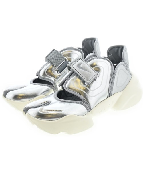NIKE(ナイキ)スニーカー シルバー サイズ:22.5cm/2200689266621
