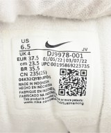 NIKE（ナイキ）スニーカー ベージュ サイズ:23.5cm レディース/2200686495116