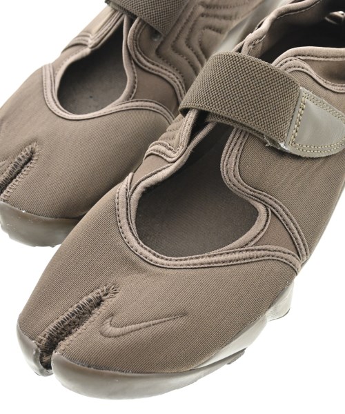 NIKE（ナイキ）スニーカー 茶 サイズ:26cm レディース/2200711590083