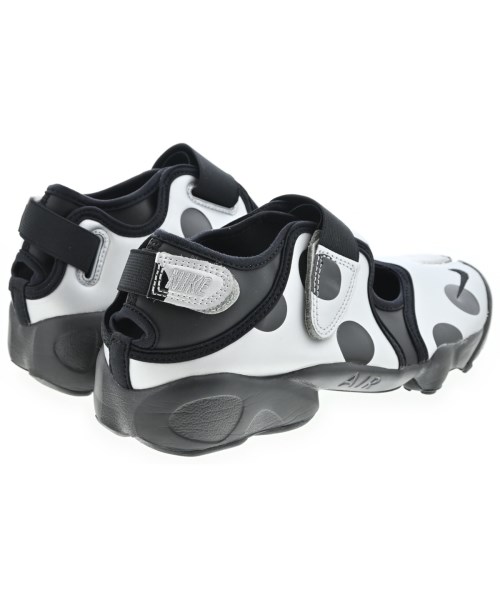 NIKE（ナイキ）スニーカー シルバー サイズ:25cm レディース/2200714341057