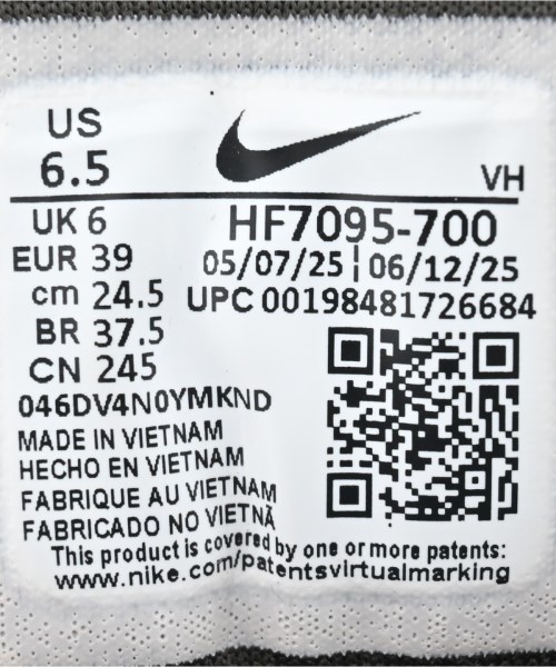 NIKE（ナイキ）スニーカー ベージュ サイズ:24.5cm レディース/2200705442015