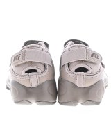 NIKE（ナイキ）スニーカー グレー サイズ:24cm レディース/2200709986010