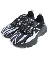 PUMA スニーカー