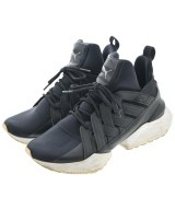 PUMA スニーカー