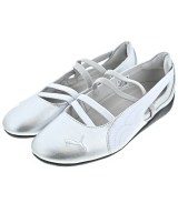 PUMA スニーカー