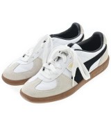 PUMA スニーカー