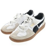 PUMA スニーカー