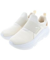 PUMA スニーカー
