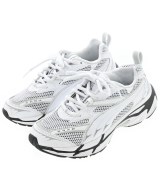 PUMA スニーカー