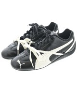 PUMA スニーカー