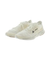 adidas スニーカー