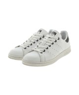 adidas スニーカー
