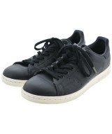 adidas スニーカー