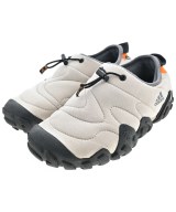 adidas スニーカー