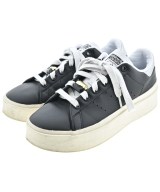 adidas スニーカー